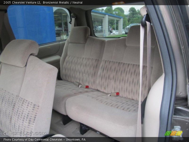 Rear Seat of 2005 Venture LS