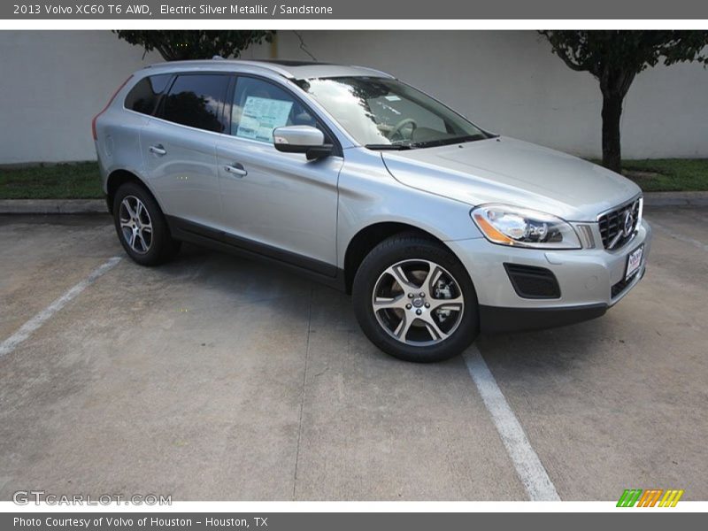 Front 3/4 View of 2013 XC60 T6 AWD