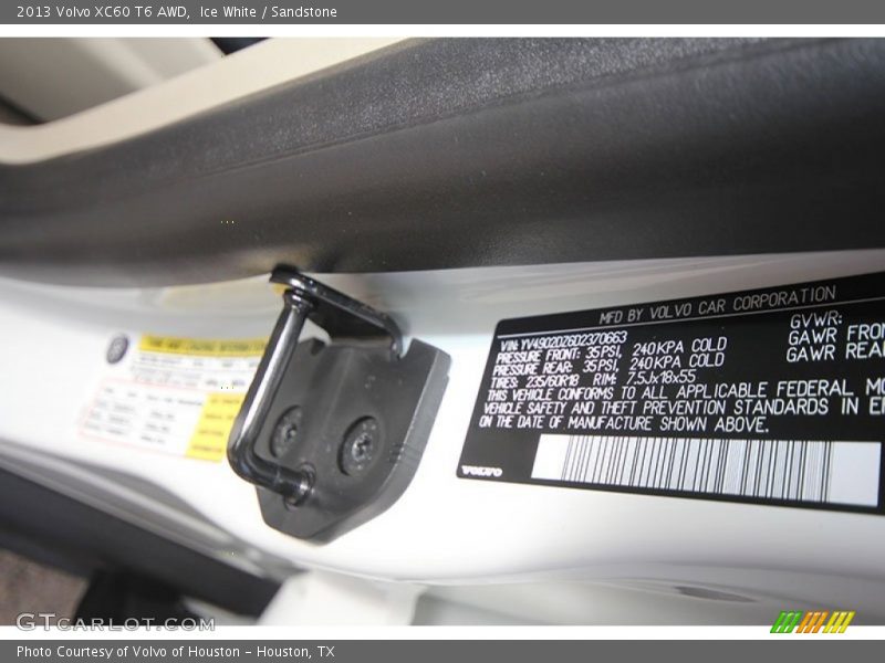Ice White / Sandstone 2013 Volvo XC60 T6 AWD