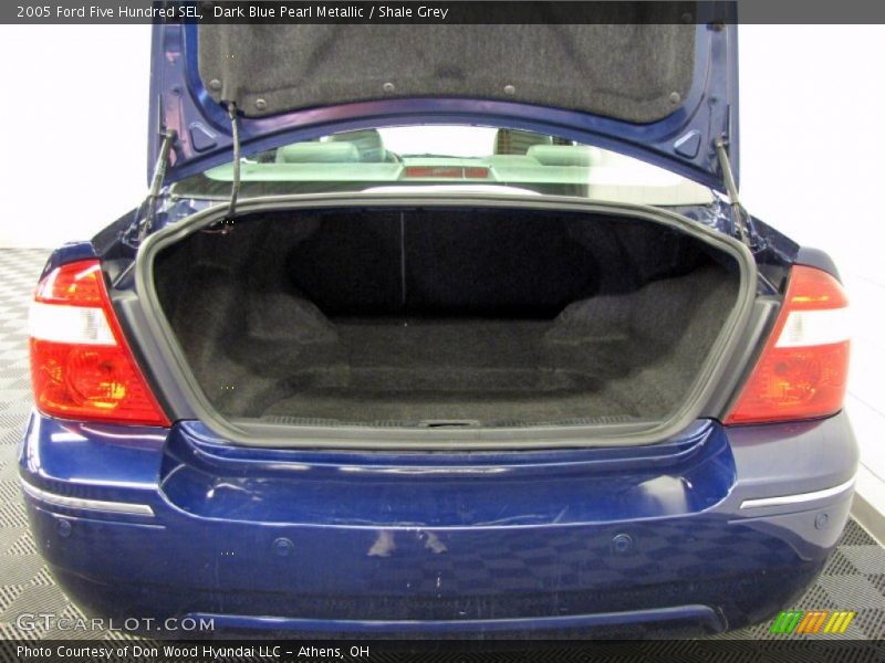  2005 Five Hundred SEL Trunk