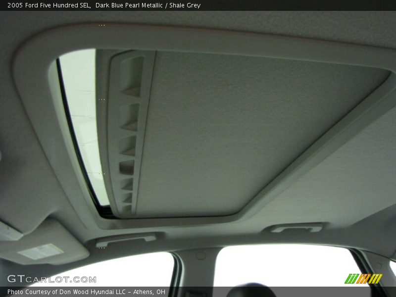 Sunroof of 2005 Five Hundred SEL