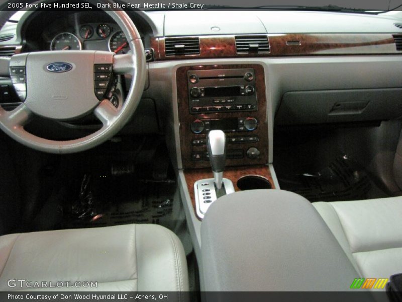 Dashboard of 2005 Five Hundred SEL