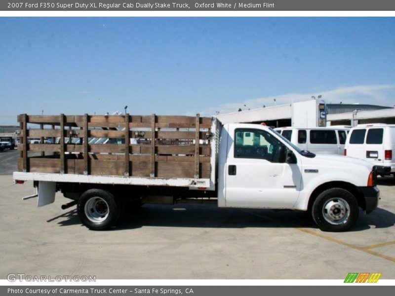Oxford White / Medium Flint 2007 Ford F350 Super Duty XL Regular Cab Dually Stake Truck