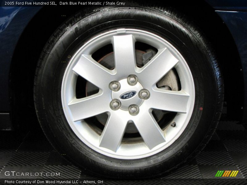  2005 Five Hundred SEL Wheel