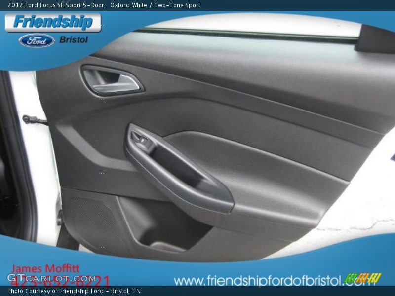 Oxford White / Two-Tone Sport 2012 Ford Focus SE Sport 5-Door