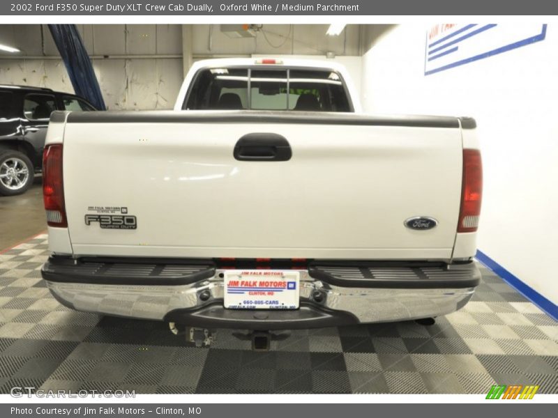 Oxford White / Medium Parchment 2002 Ford F350 Super Duty XLT Crew Cab Dually