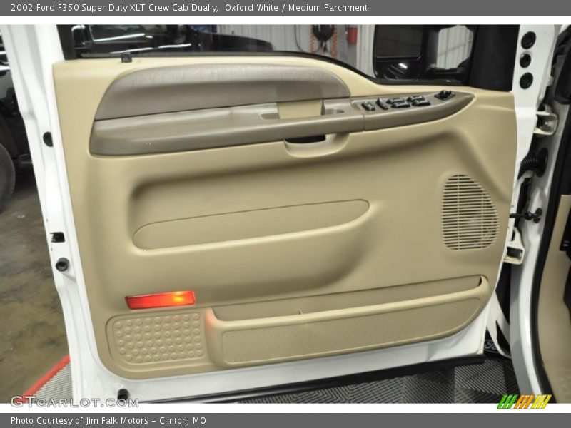 Oxford White / Medium Parchment 2002 Ford F350 Super Duty XLT Crew Cab Dually
