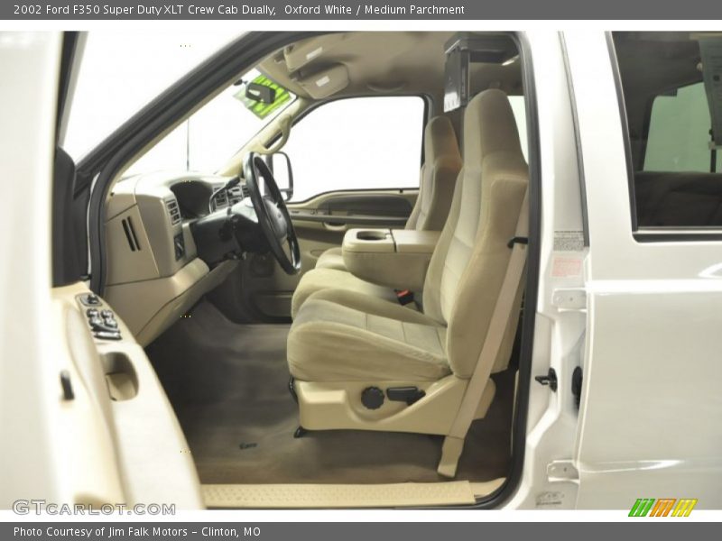 Oxford White / Medium Parchment 2002 Ford F350 Super Duty XLT Crew Cab Dually