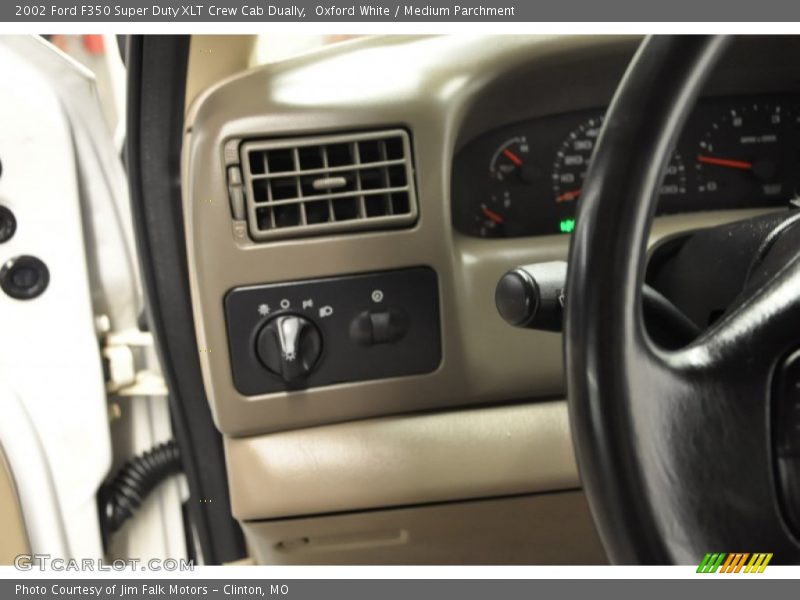 Oxford White / Medium Parchment 2002 Ford F350 Super Duty XLT Crew Cab Dually