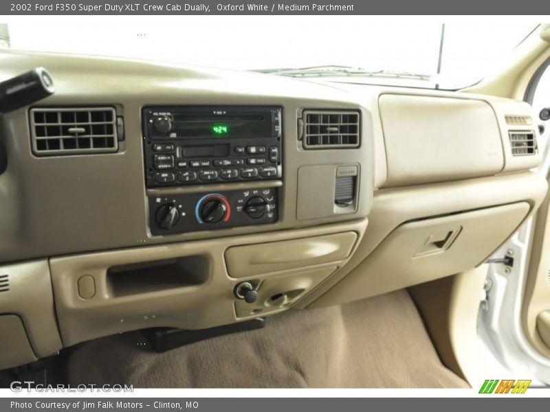 Oxford White / Medium Parchment 2002 Ford F350 Super Duty XLT Crew Cab Dually