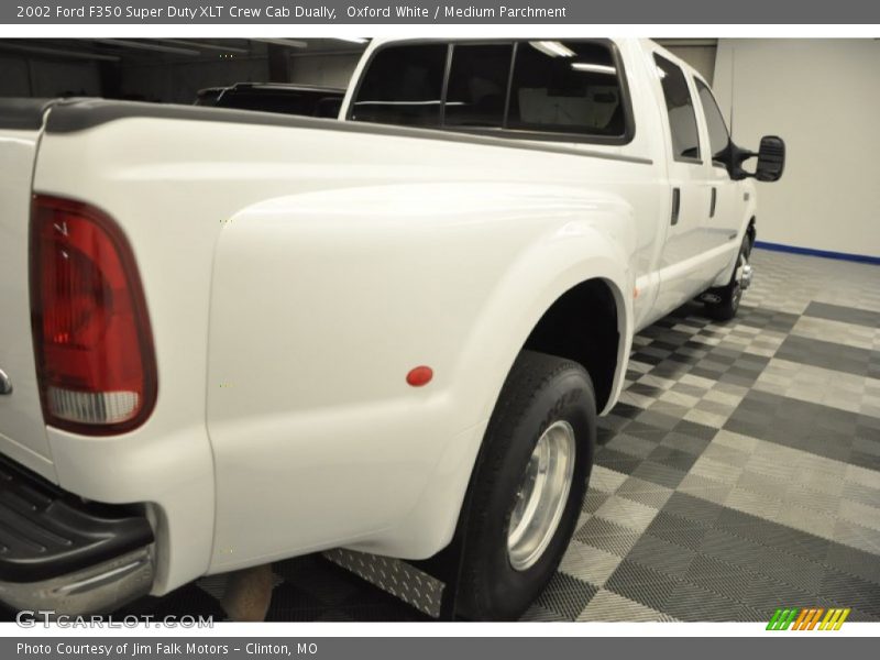 Oxford White / Medium Parchment 2002 Ford F350 Super Duty XLT Crew Cab Dually