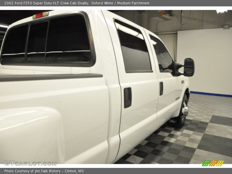 Oxford White / Medium Parchment 2002 Ford F350 Super Duty XLT Crew Cab Dually