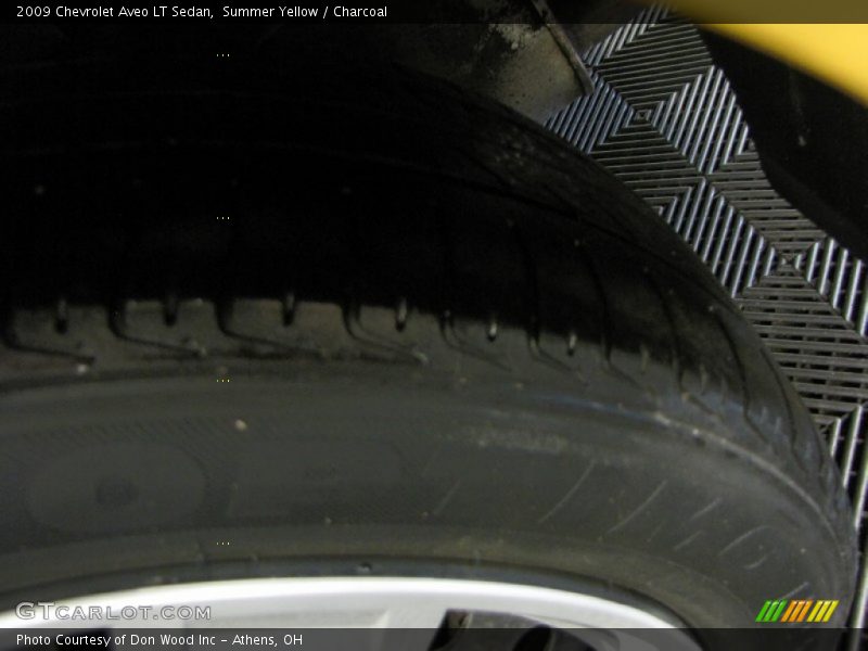 Summer Yellow / Charcoal 2009 Chevrolet Aveo LT Sedan