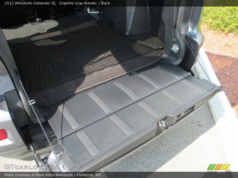 Graphite Gray Metallic / Black 2012 Mitsubishi Outlander SE