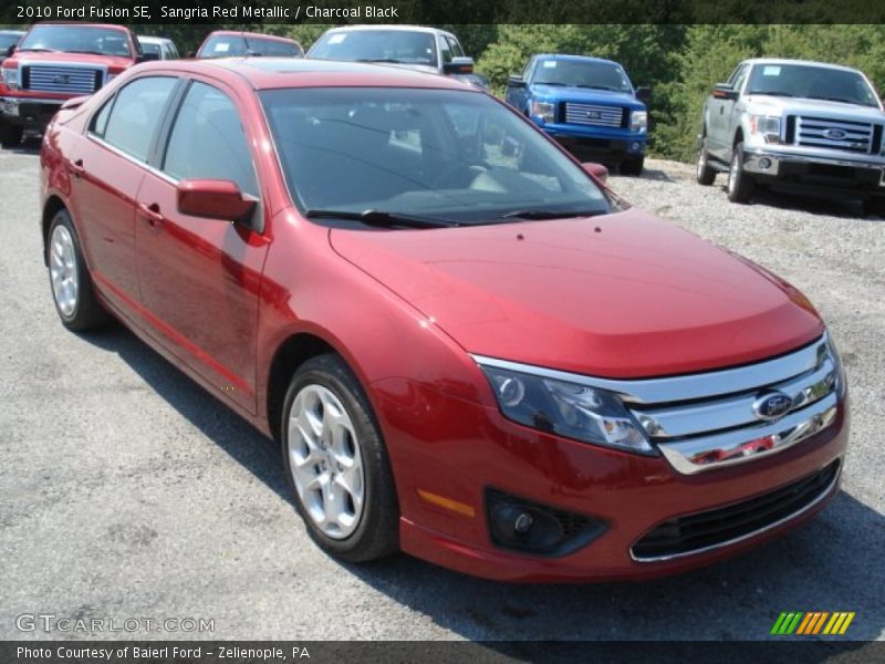 Front 3/4 View of 2010 Fusion SE