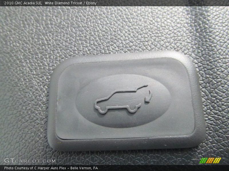 White Diamond Tricoat / Ebony 2010 GMC Acadia SLE