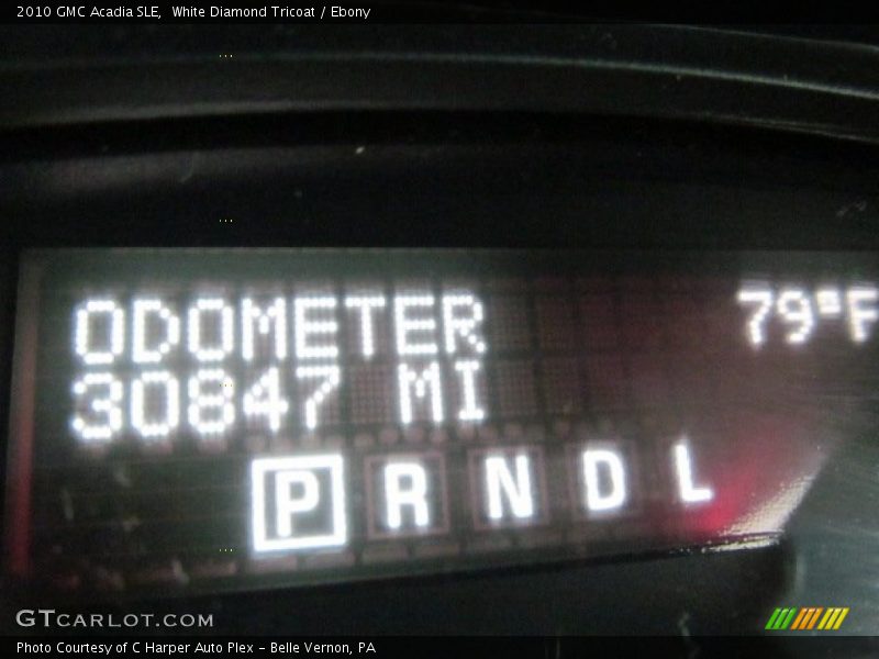 White Diamond Tricoat / Ebony 2010 GMC Acadia SLE