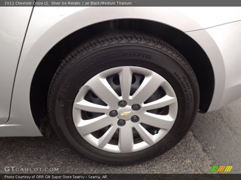 Silver Ice Metallic / Jet Black/Medium Titanium 2011 Chevrolet Cruze LS