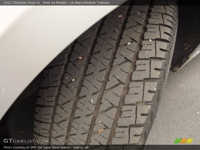 Silver Ice Metallic / Jet Black/Medium Titanium 2011 Chevrolet Cruze LS