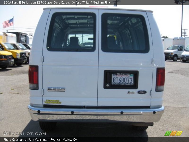 Oxford White / Medium Flint 2009 Ford E Series Van E250 Super Duty Cargo