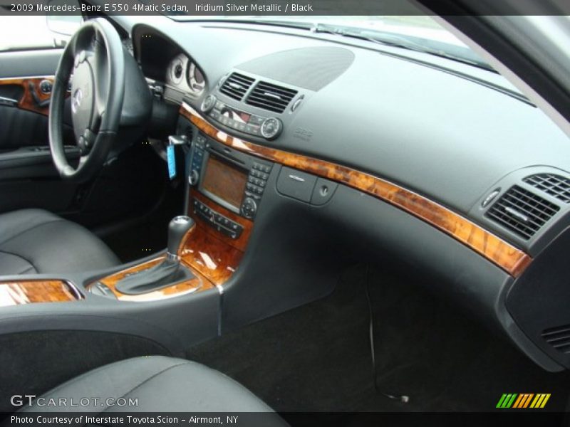 Dashboard of 2009 E 550 4Matic Sedan