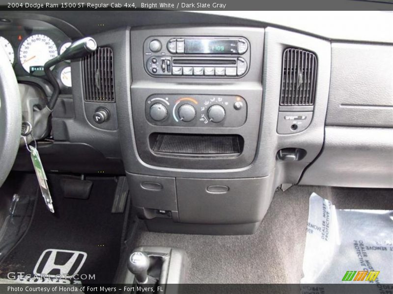 Bright White / Dark Slate Gray 2004 Dodge Ram 1500 ST Regular Cab 4x4