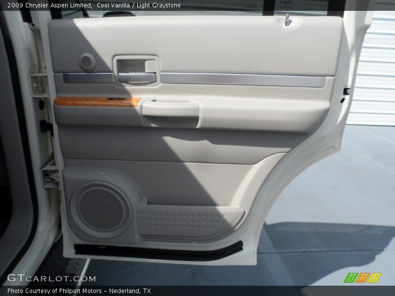 Cool Vanilla / Light Graystone 2009 Chrysler Aspen Limited