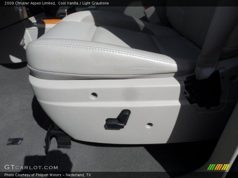 Cool Vanilla / Light Graystone 2009 Chrysler Aspen Limited