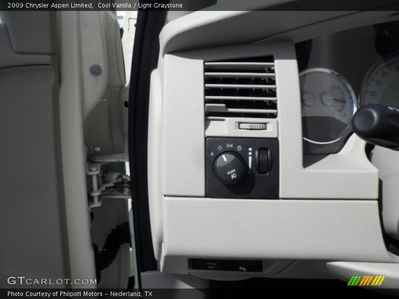 Cool Vanilla / Light Graystone 2009 Chrysler Aspen Limited