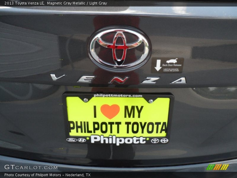 Magnetic Gray Metallic / Light Gray 2013 Toyota Venza LE