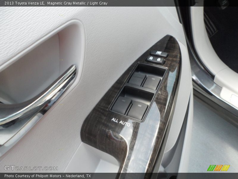 Controls of 2013 Venza LE