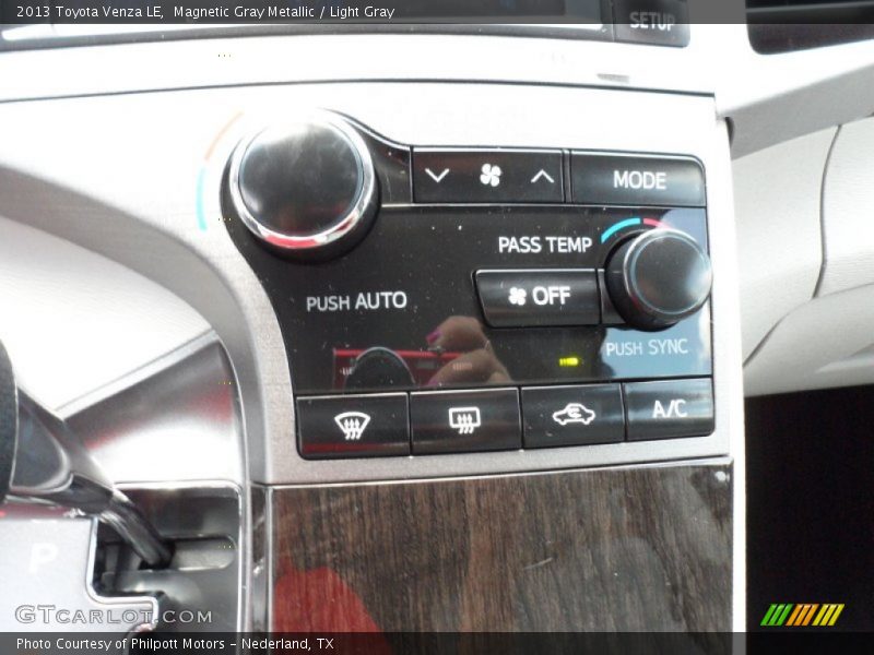 Controls of 2013 Venza LE