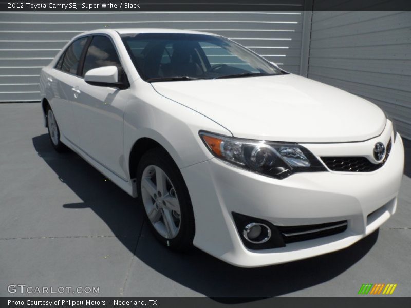 Super White / Black 2012 Toyota Camry SE