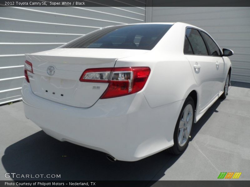 Super White / Black 2012 Toyota Camry SE