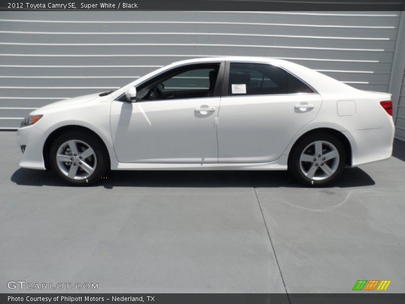 Super White / Black 2012 Toyota Camry SE