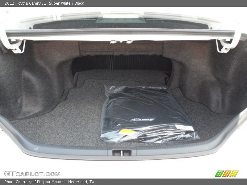 Super White / Black 2012 Toyota Camry SE