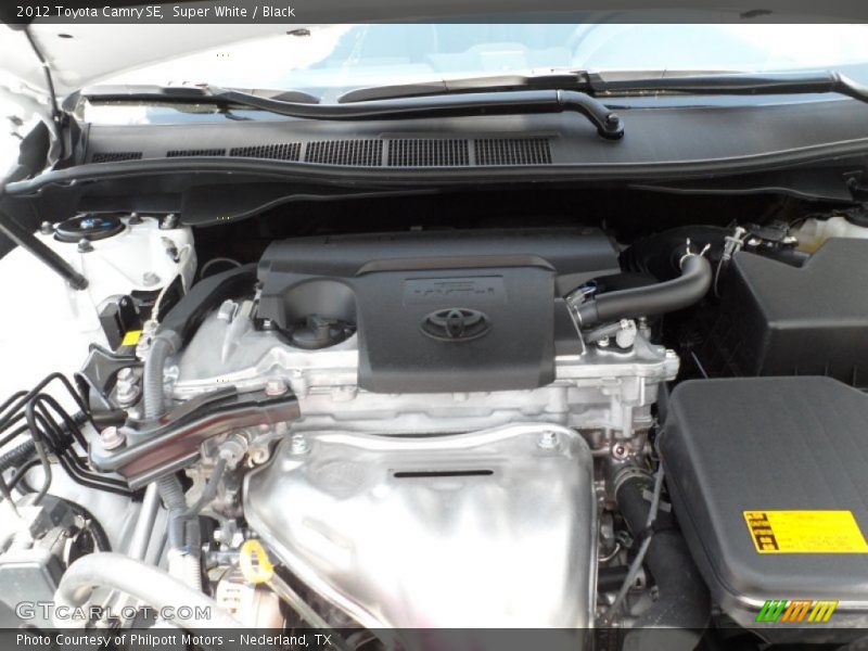 Super White / Black 2012 Toyota Camry SE