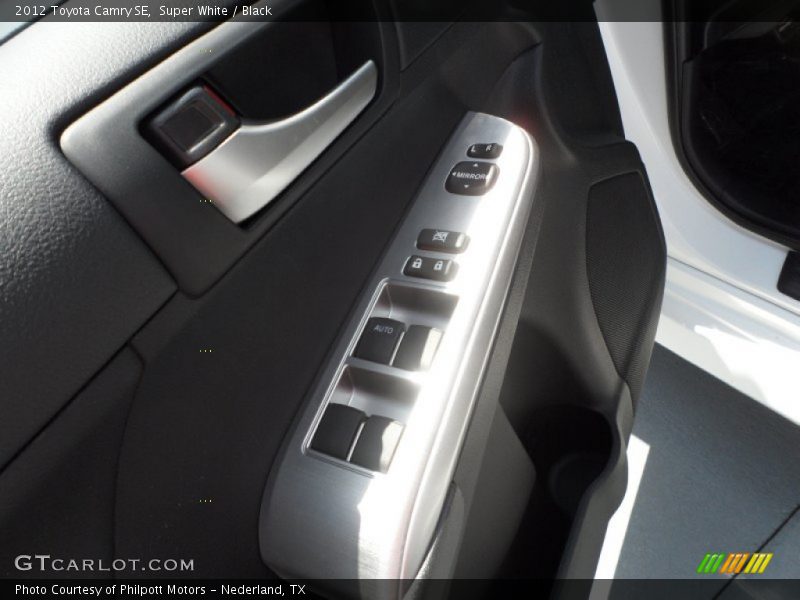 Super White / Black 2012 Toyota Camry SE