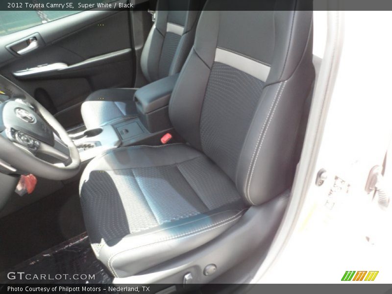 Super White / Black 2012 Toyota Camry SE