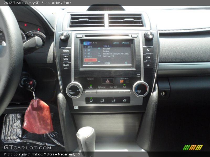 Super White / Black 2012 Toyota Camry SE
