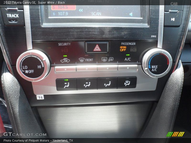 Super White / Black 2012 Toyota Camry SE