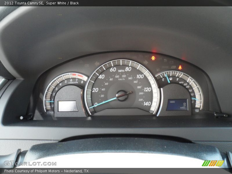 Super White / Black 2012 Toyota Camry SE