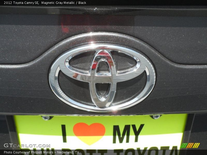 Magnetic Gray Metallic / Black 2012 Toyota Camry SE