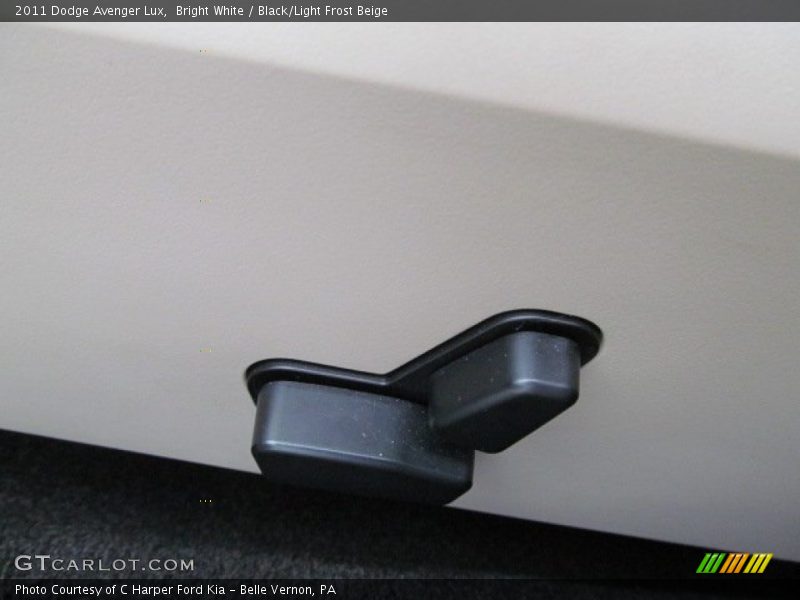 Bright White / Black/Light Frost Beige 2011 Dodge Avenger Lux