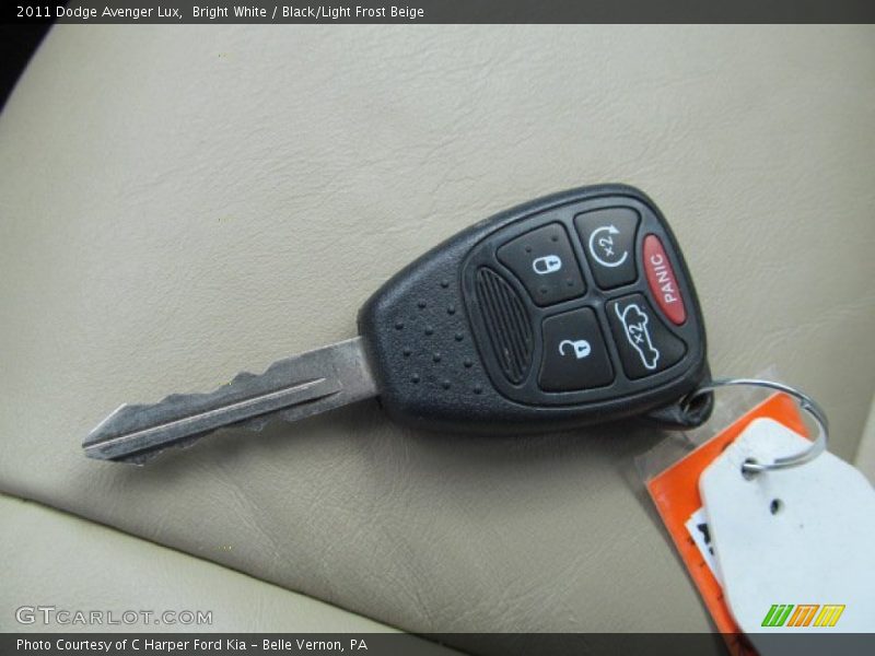 Bright White / Black/Light Frost Beige 2011 Dodge Avenger Lux
