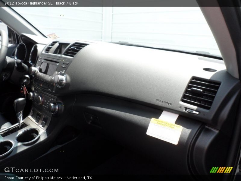 Black / Black 2012 Toyota Highlander SE