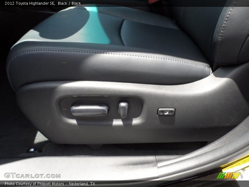 Black / Black 2012 Toyota Highlander SE