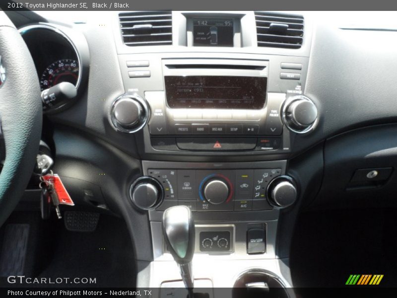 Black / Black 2012 Toyota Highlander SE
