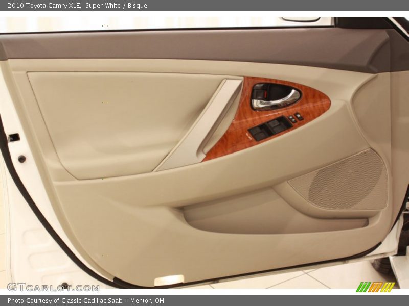 Super White / Bisque 2010 Toyota Camry XLE