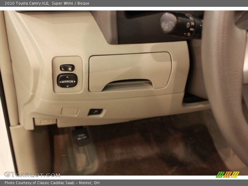 Super White / Bisque 2010 Toyota Camry XLE